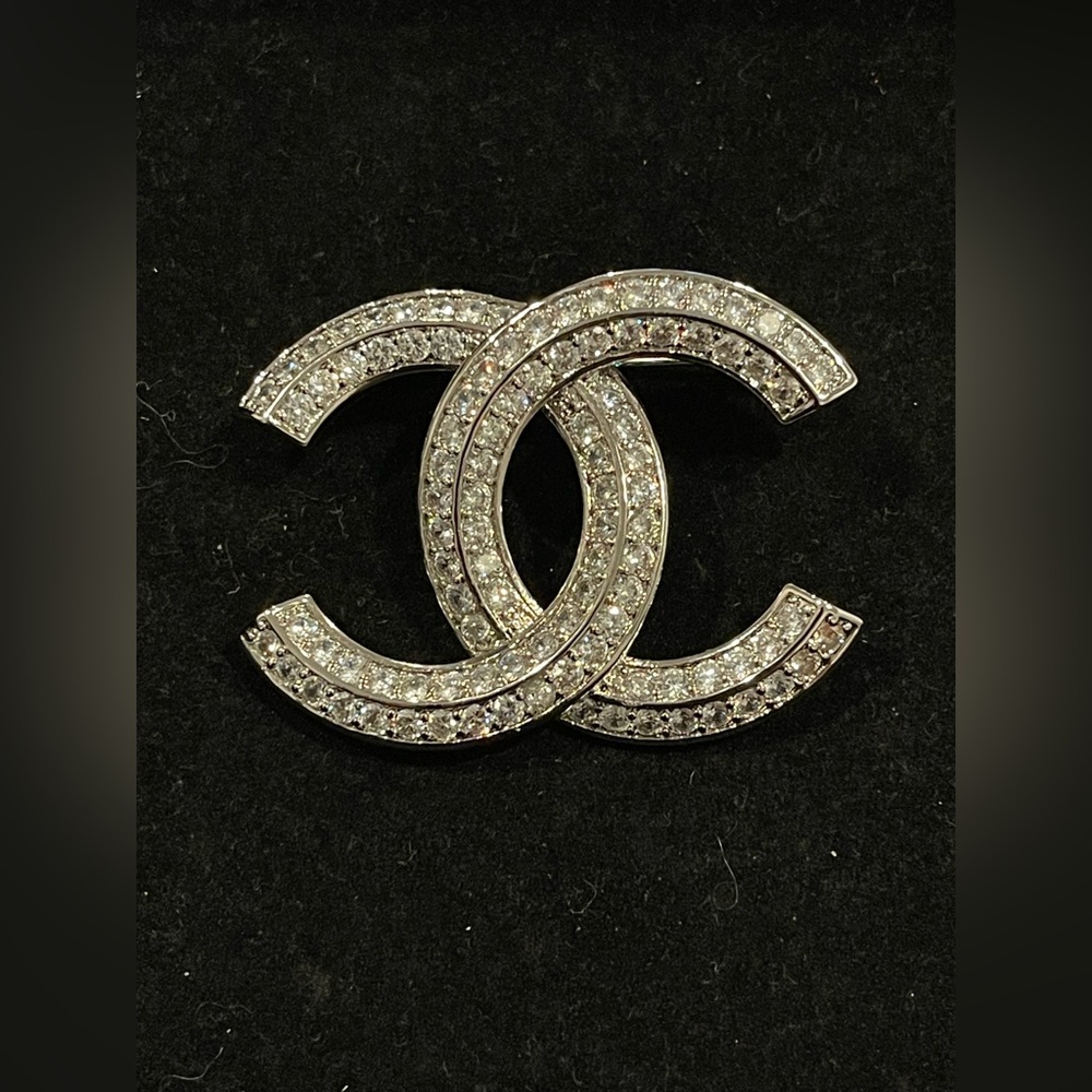 Fashion Jewelry Stamped Crystal Embellished Silver Brooch
